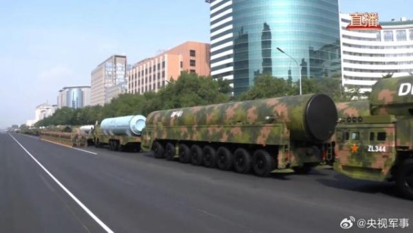 保宇配资 DF61导弹亮相阅兵