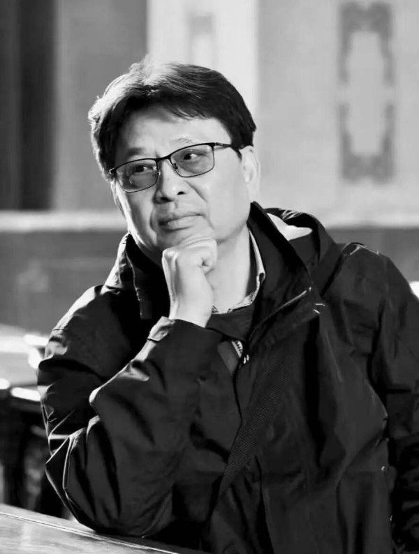 证配所配资 穿越实际的幽径——我读刘伟冬的画里画外